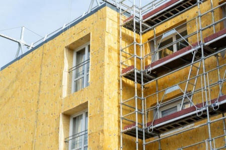 Comment r&eacute;ussir la pose de menuiserie pour fen&ecirc;tres, portes et pergolas ?